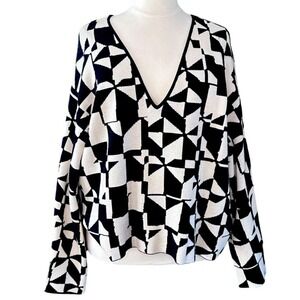 ELOQUII BLACK WHITE GRAPHIC V NECK LONG SLEEVE KNIT SWEATER